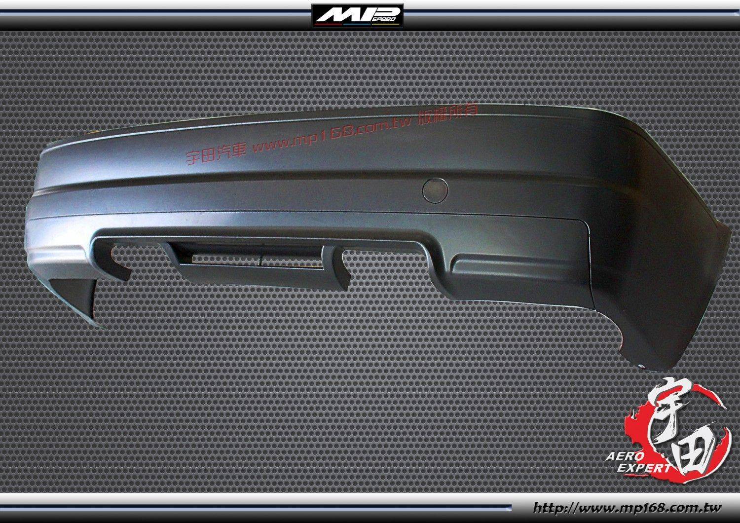 E46 4D M3後保桿-中間左右排氣 E46 4D M3後保桿-中間左右排氣